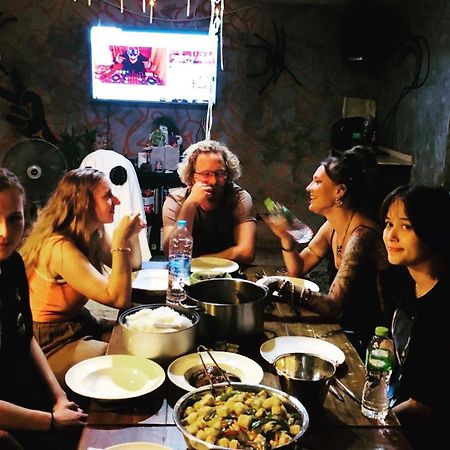 Revolution Asoke Hostel Bangkok Ngoại thất bức ảnh