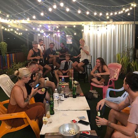 Revolution Asoke Hostel Bangkok Ngoại thất bức ảnh