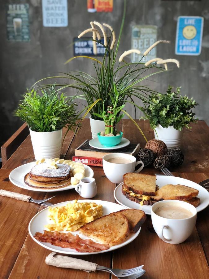 Revolution Asoke Hostel Bangkok Ngoại thất bức ảnh
