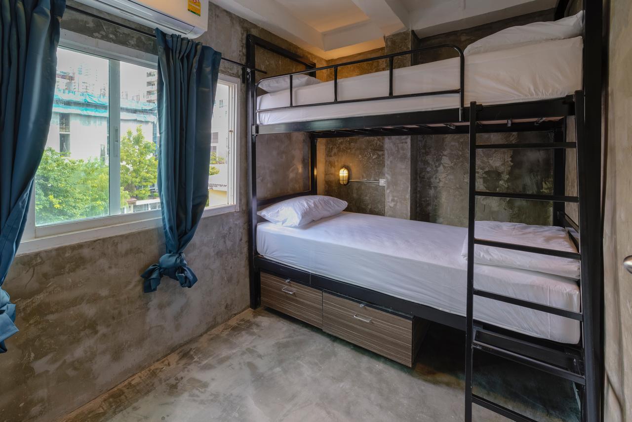 Revolution Asoke Hostel Bangkok Ngoại thất bức ảnh