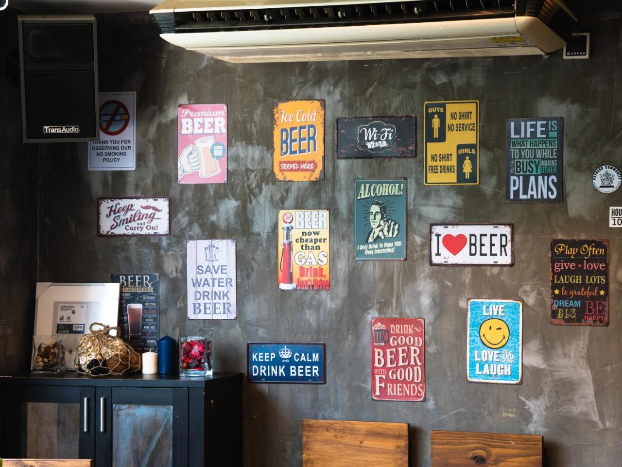 Revolution Asoke Hostel Bangkok Ngoại thất bức ảnh
