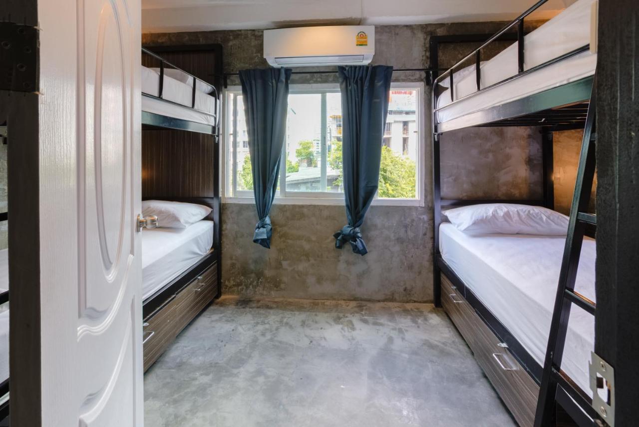 Revolution Asoke Hostel Bangkok Ngoại thất bức ảnh