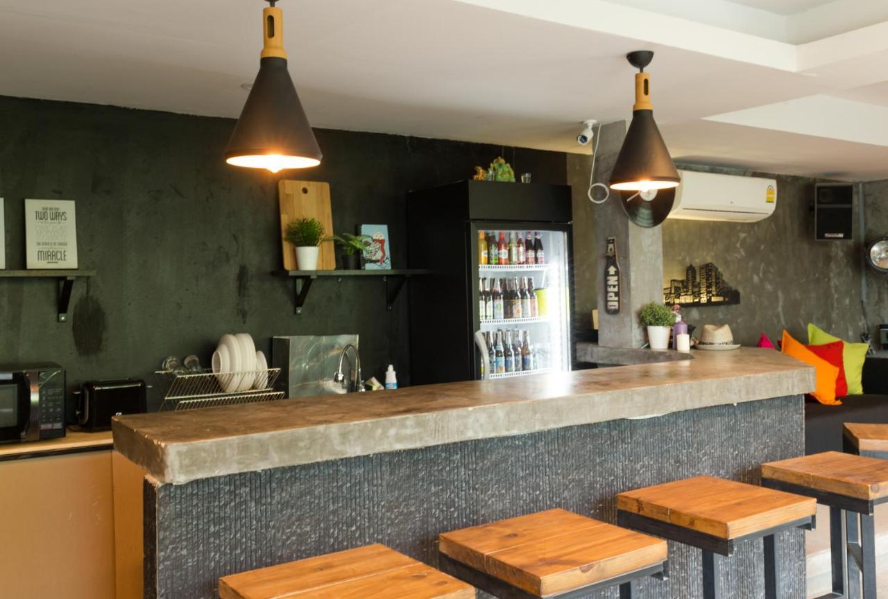 Revolution Asoke Hostel Bangkok Ngoại thất bức ảnh